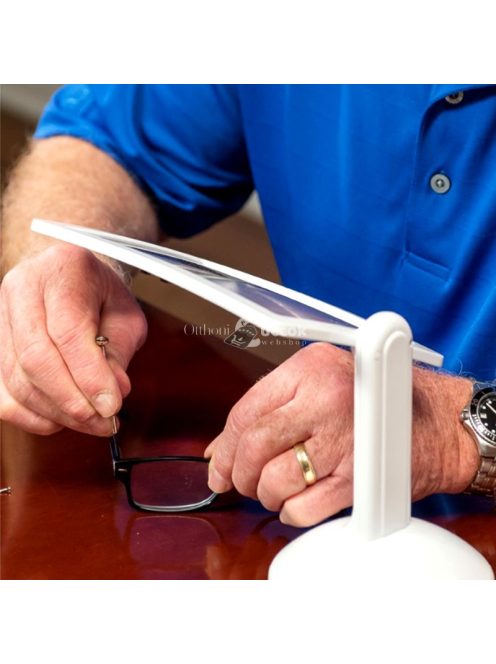 Nagyító, asztali nagyító lámpával