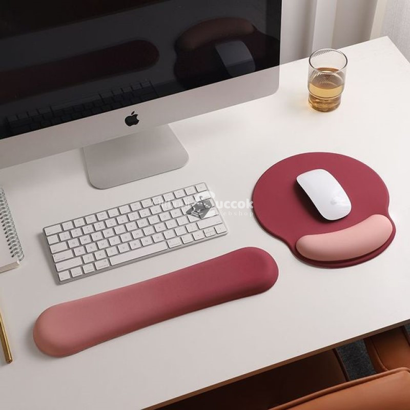 Image of Csuklótámasz és ergonomikus egérpad szett, bordó színben, kényelmes irodai használathoz