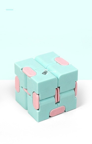 Image of Stresszoldó Fidget Kocka Kék Színben – Stresszcsökkentő Játék Felnőtteknek és Gyerekeknek