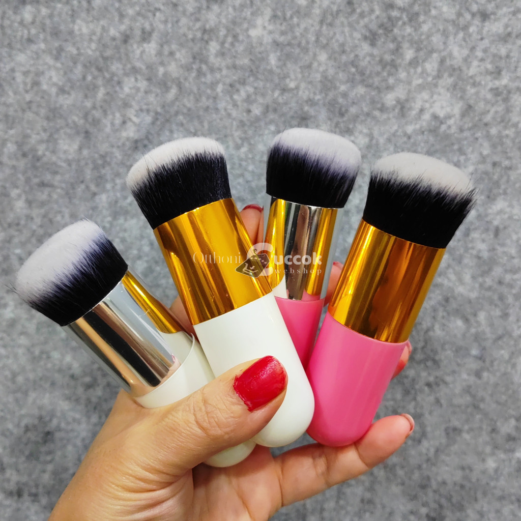 Image of Chubby Pier professzionális alapozó sminkecset arcra