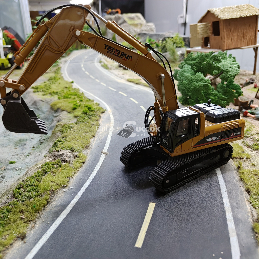 Image of 1/40 méretarányú modell építőgép készlet: markoló, henger és traktor hang- és fényeffektusokkal